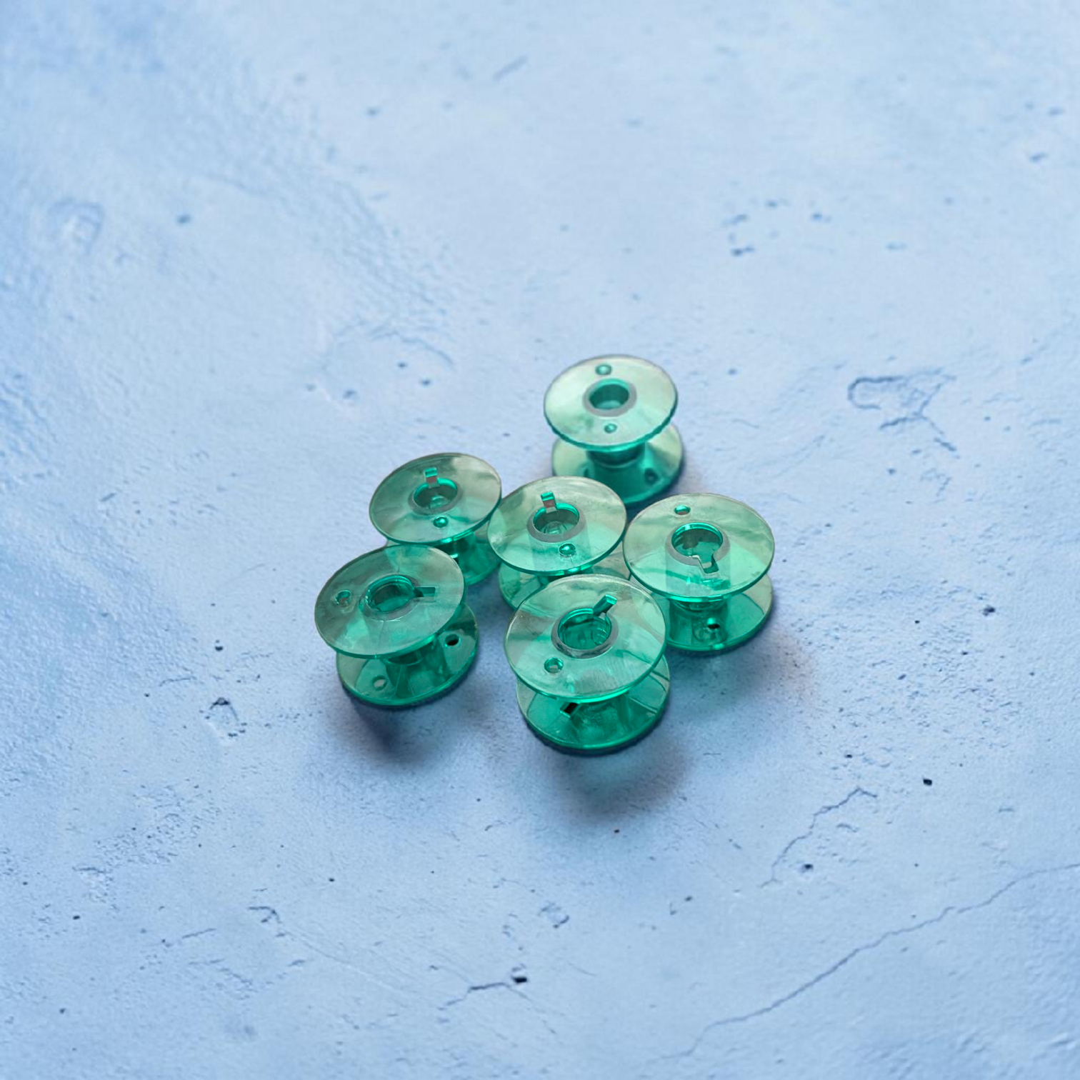 QUEED MULTI COLOUR  PLASTIC SEWING MACHINE BOBBIN