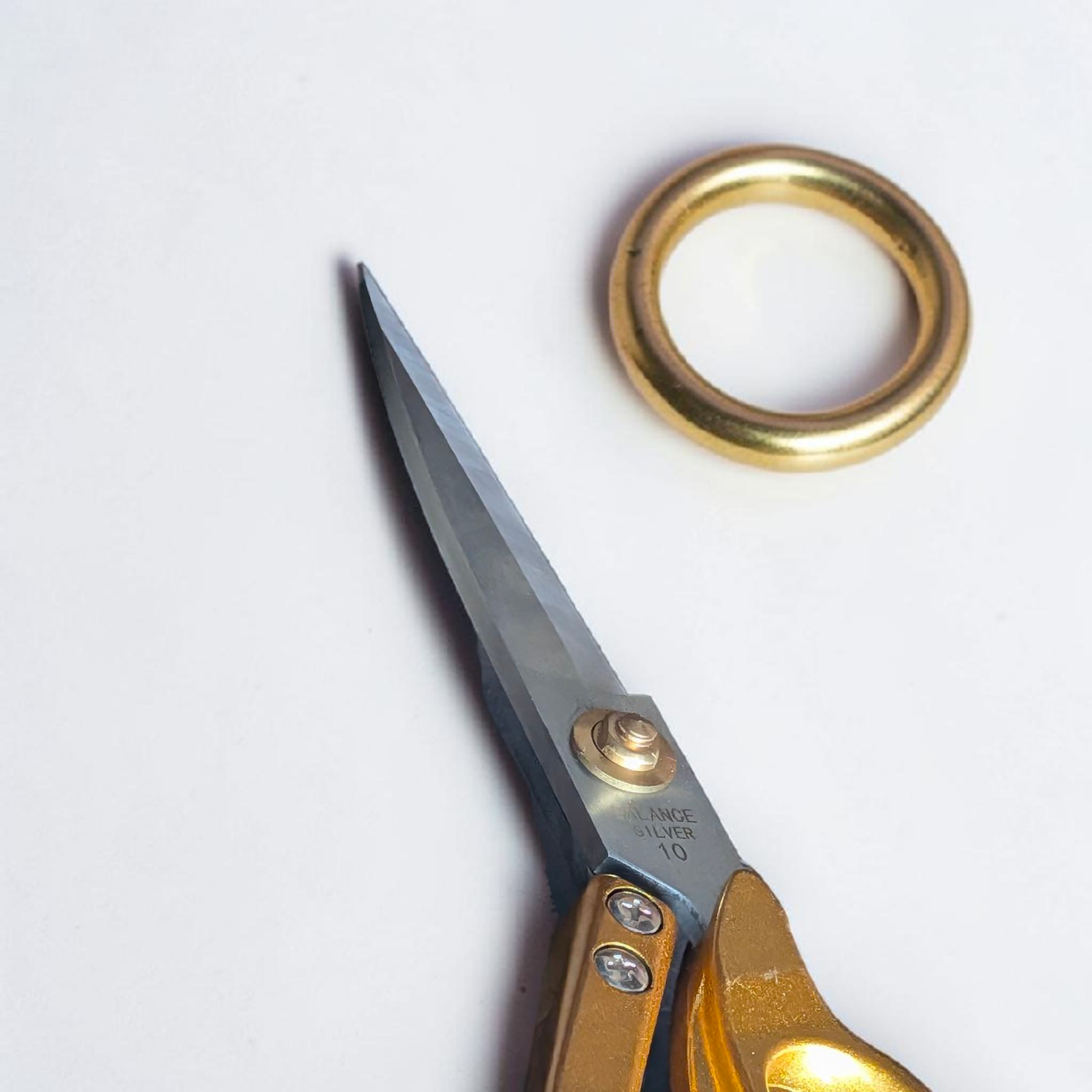 QUEED 10 INCH WHITE SHARP BLADE SCISSORS