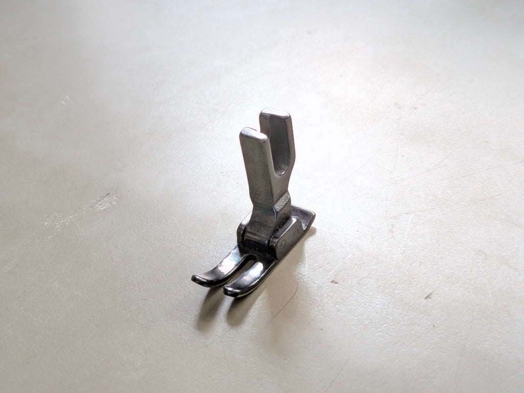 QUEED P351 ROLLER PRESSURE FOOT  SEWING MACHINE
