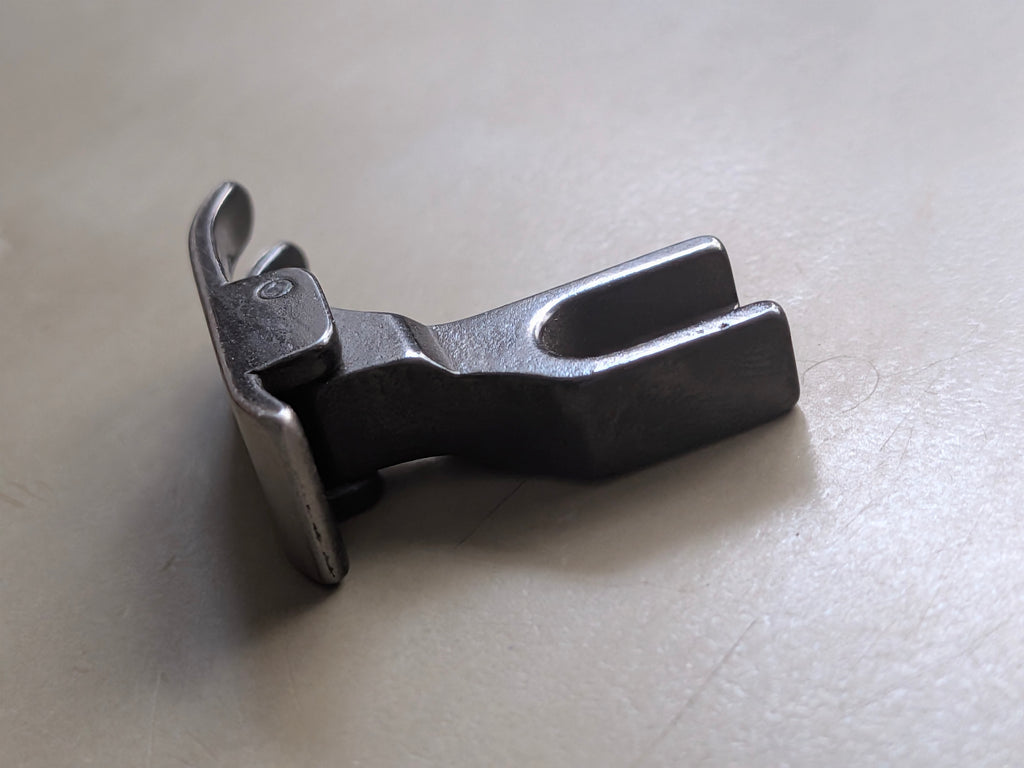 QUEED P351 Black Plated Roller Presser Foot for Industrial Sewing Machines
