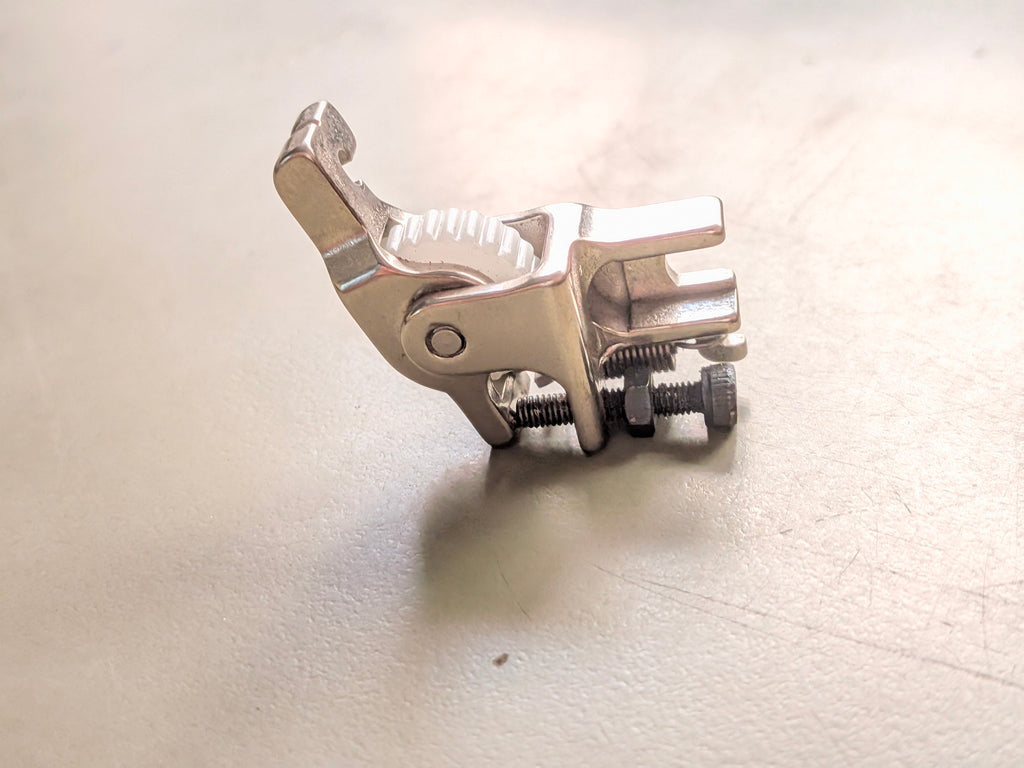 QUEED T168 TEFLON ZIPPER PRESSURE FOOT