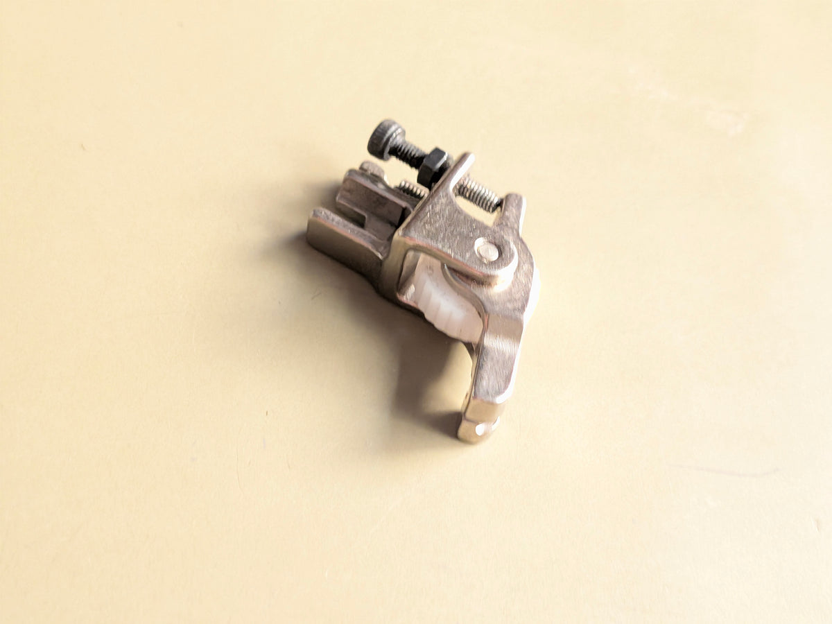 QUEED T168 TEFLON ZIPPER PRESSURE FOOT