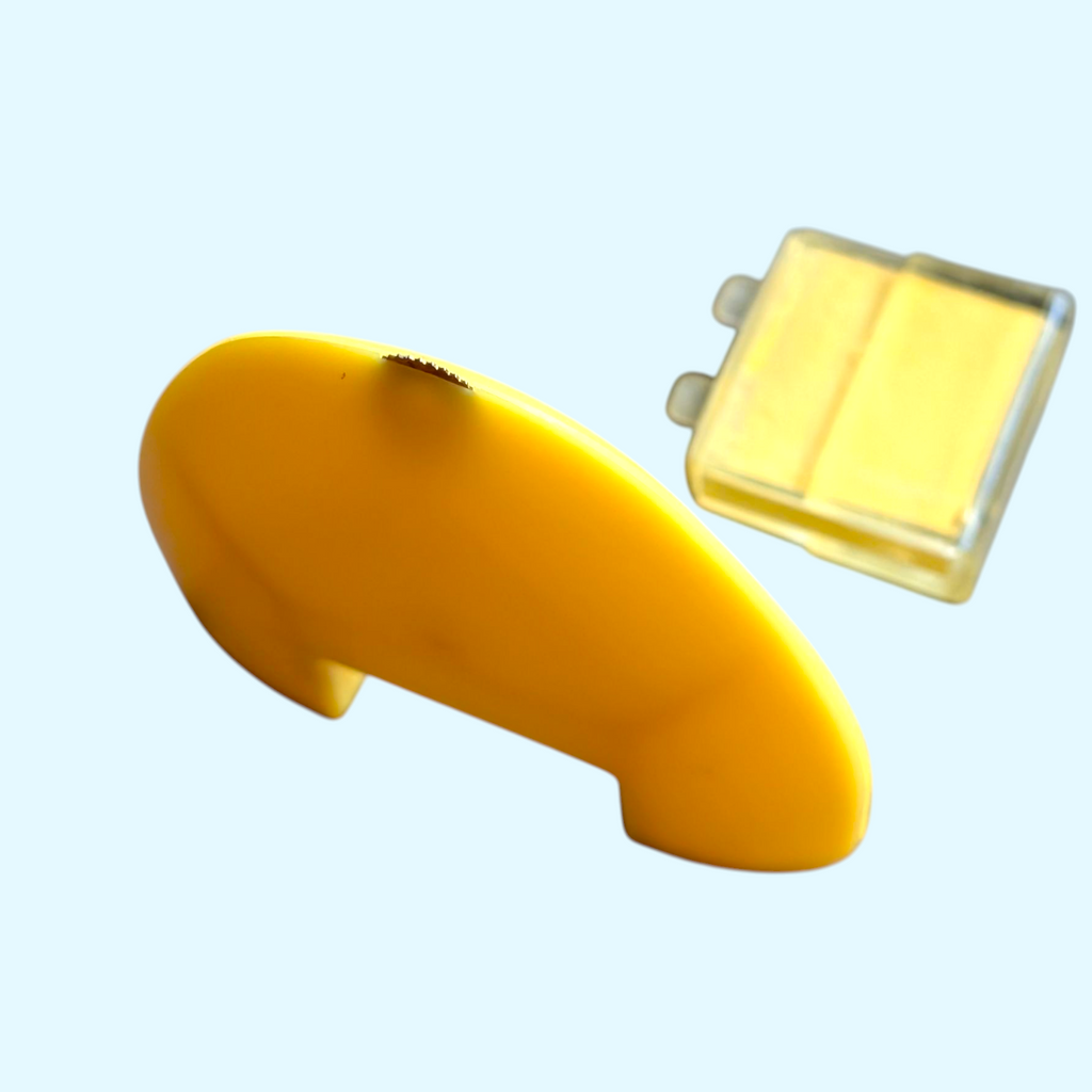 QUEED yellow triangular chalk