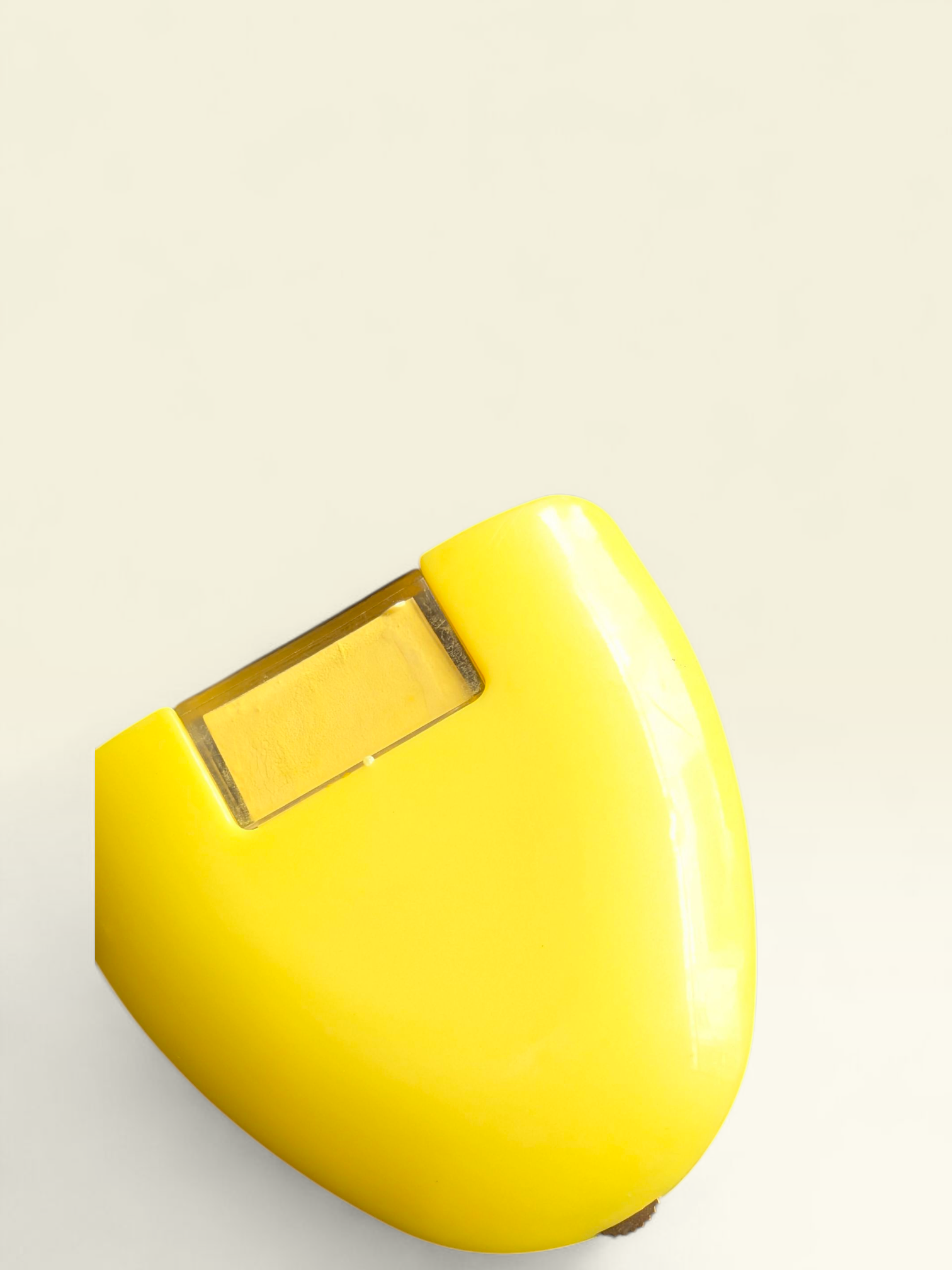QUEED yellow triangular chalk